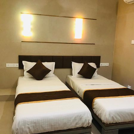 Hotel Blue Berry Gandhinagar Exterior foto