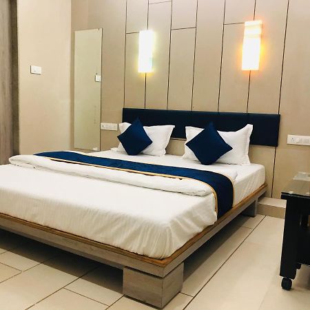 Hotel Blue Berry Gandhinagar Exterior foto