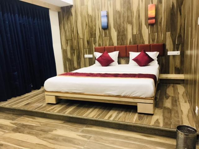 Hotel Blue Berry Gandhinagar Exterior foto